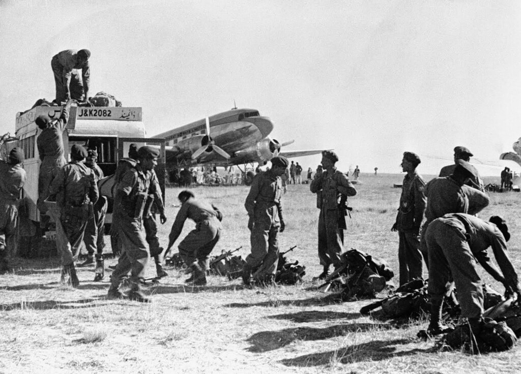 India-Pakistan conflict: Indian soldiers landing at Srinagar airfield during the 1947–1948 war. Public domain. India-Pakistan conflict: Indian soldiers landing at Srinagar airfield during the 1947–1948 war. Public domain.